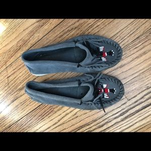 Women’s Blue Size 7, Minnetonka Moccasins